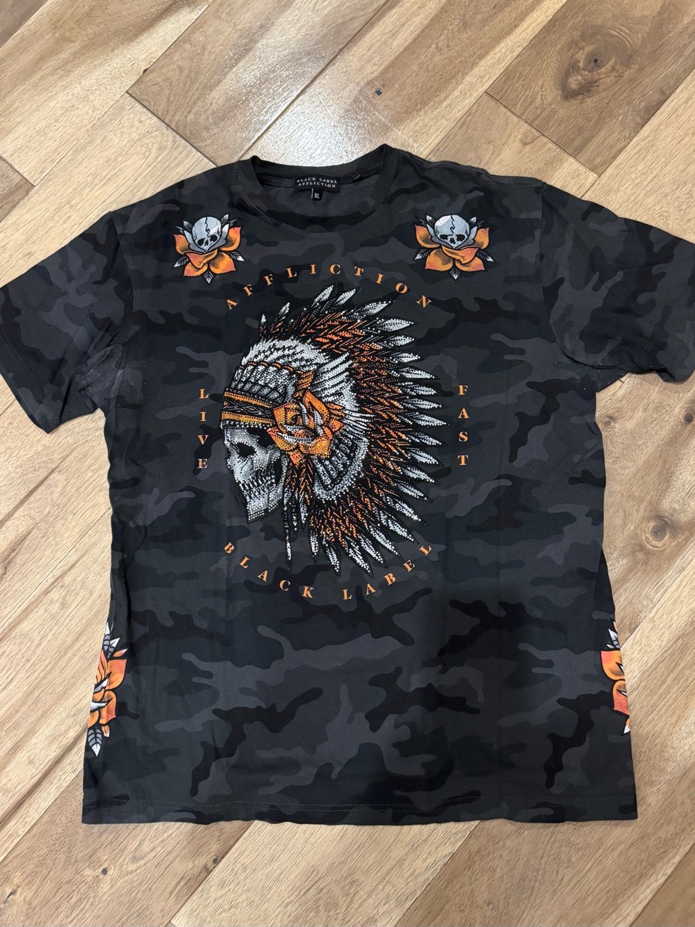 Affliction Black Label Live Fast Camo Skull Headdress Rhinestone Tee – Men’s XL